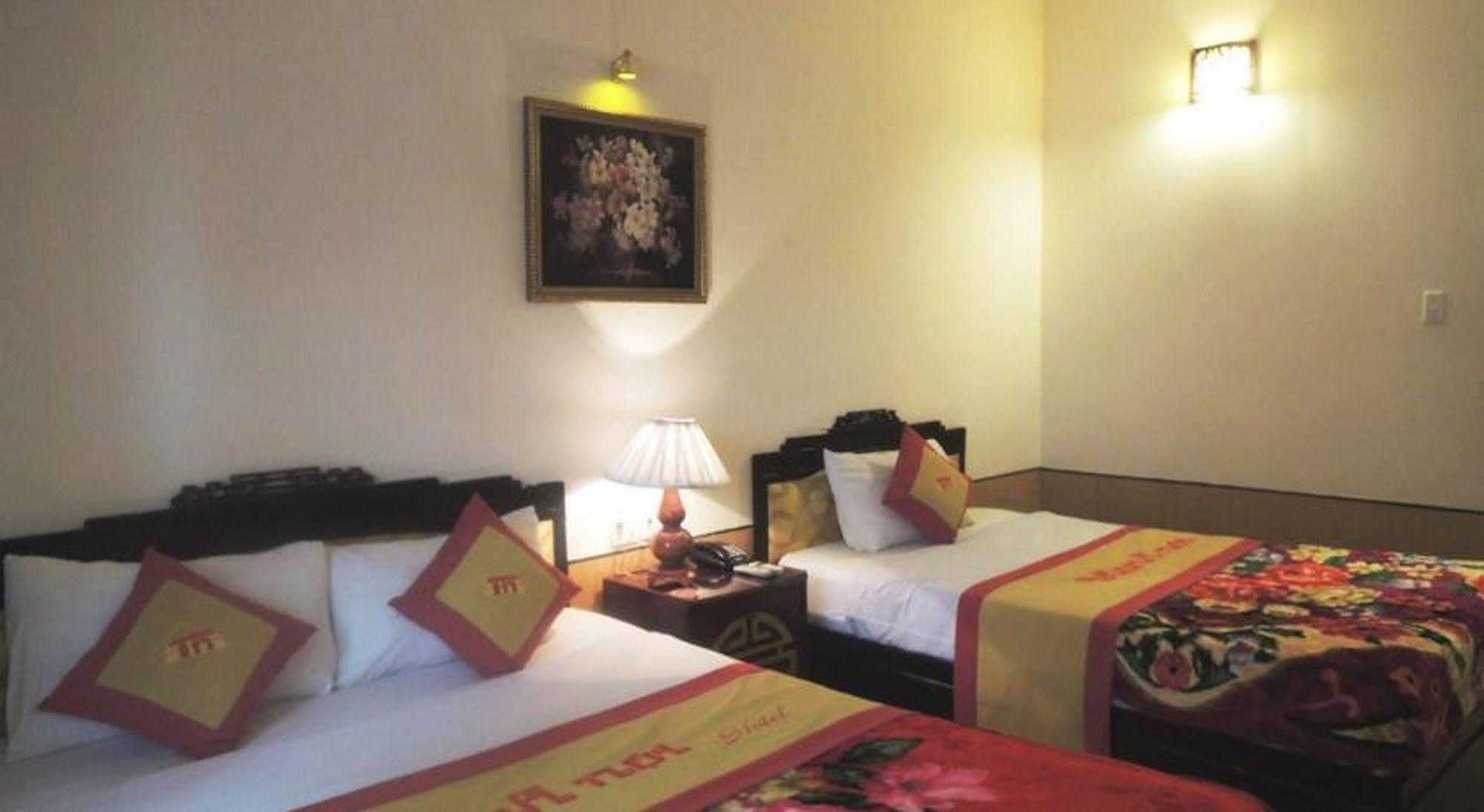 Thanh Noi Hotel Hue Bagian luar foto
