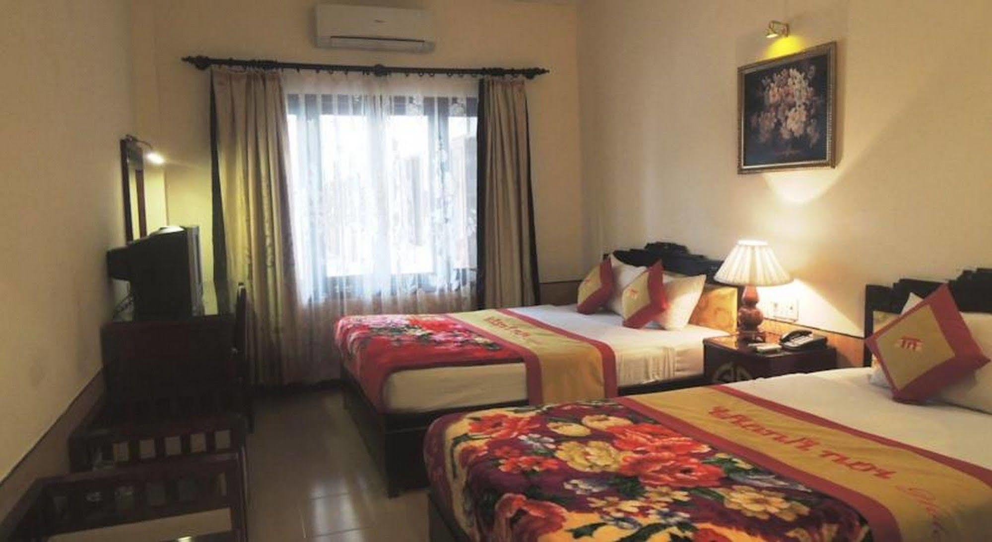 Thanh Noi Hotel Hue Bagian luar foto