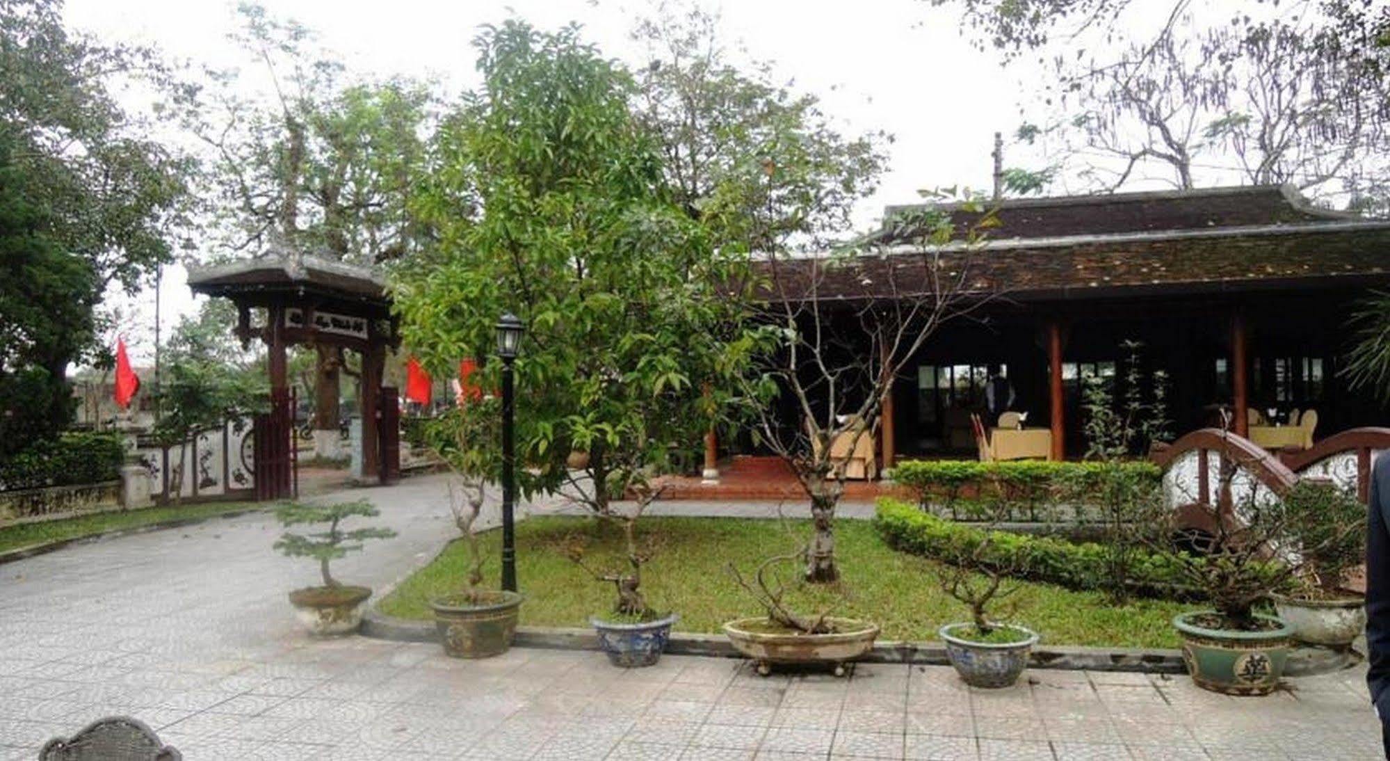 Thanh Noi Hotel Hue Bagian luar foto